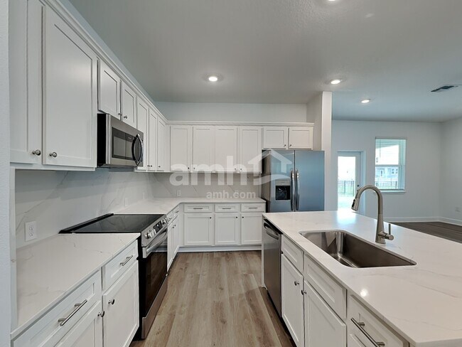 Building Photo - 2907 19th Ave W