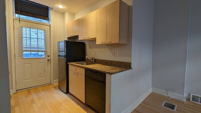 Foto del edificio - 2 Bedroom Graduate Hospital Townhome for Rent