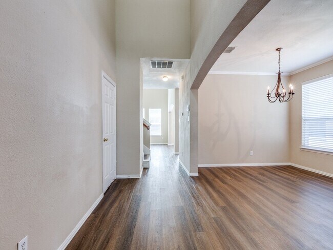 Foto del edificio - 3808 Oakhurst Ln