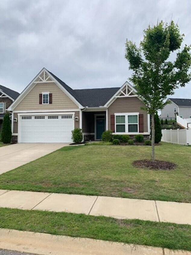 Foto principal - Like New - Single Story Living - 3 Bedroom...