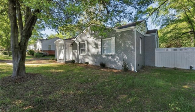 Building Photo - 2633 Ashley Rd