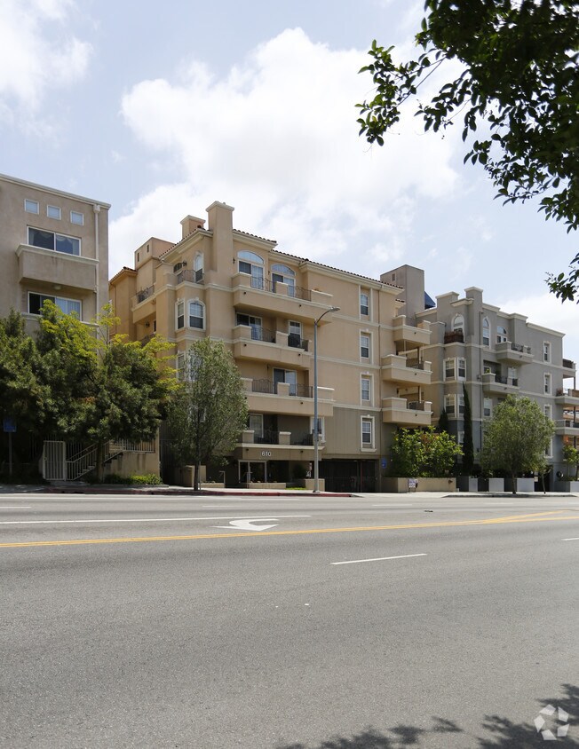 Primary Photo - 610 S Wilton Pl