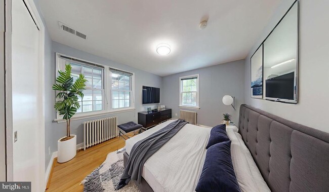 Foto del edificio - 2116 Linden Ln