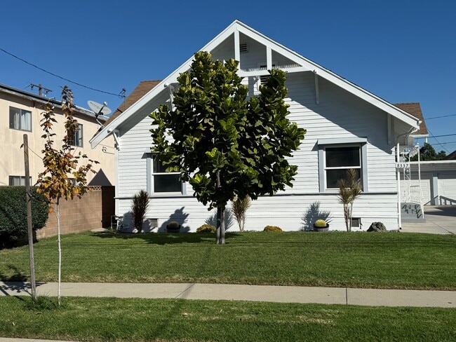 Building Photo - 8337 Alameda St