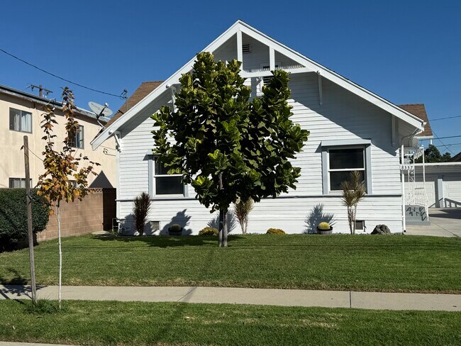 Foto del edificio - 8337 Alameda St