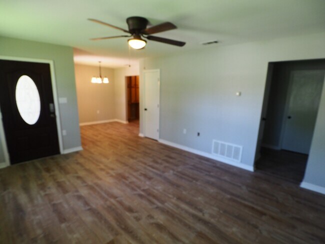 Building Photo - Four Bedroom House in Foley!