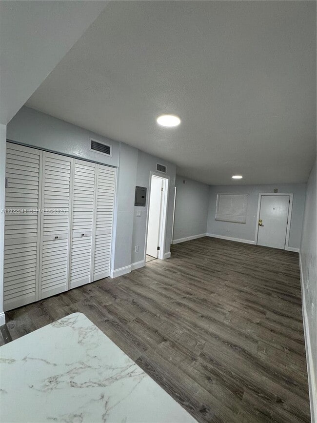 Foto del edificio - 11950 NE 2nd Ave