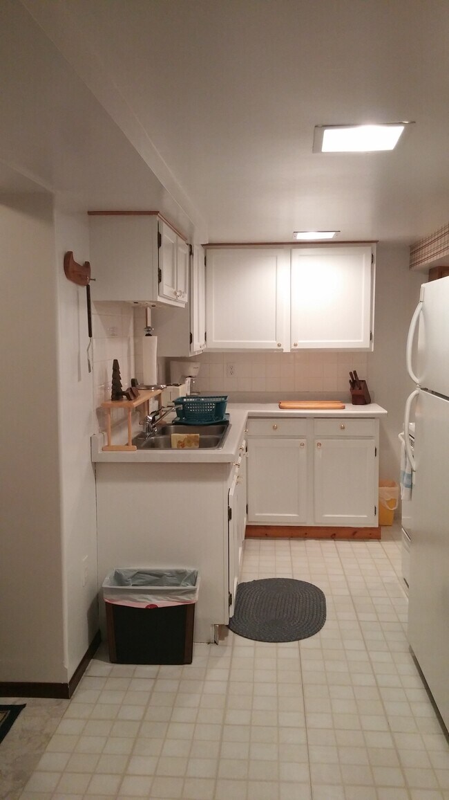 Kitchen - 1119 West Ave