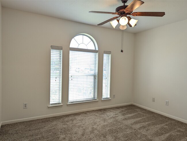 Foto del edificio - 5618 Savannah Woods Ln