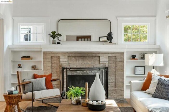 Building Photo - 3 bedroom in Oakland CA 94618