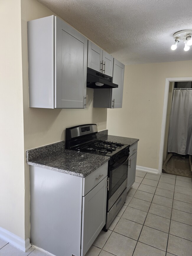 Building Photo - 1751 Queensbury Cir