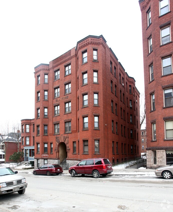 Building Photo - 49 Wellington St