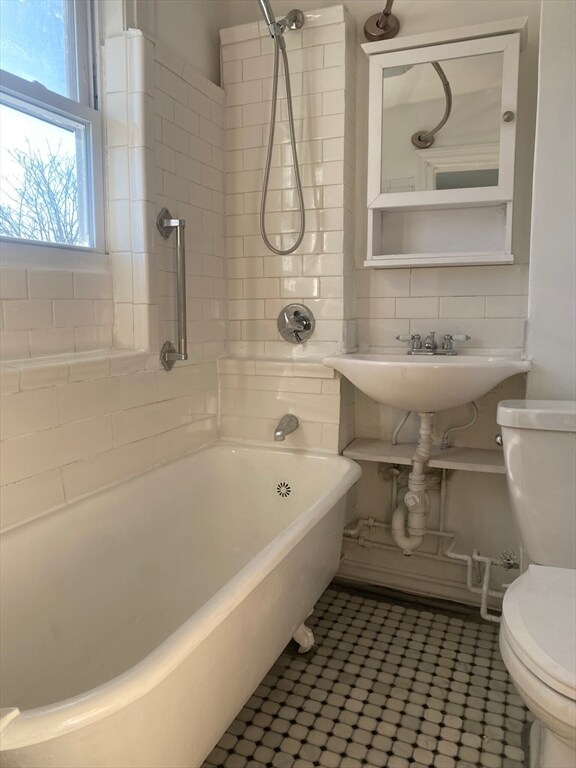 Foto del edificio - 4 Barrett Ave