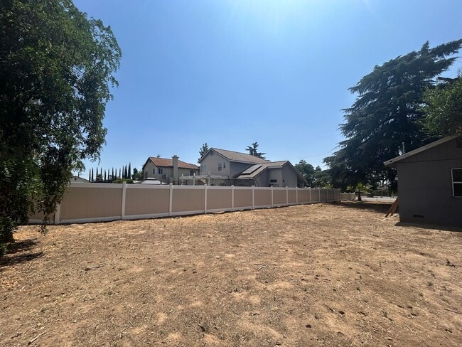 Building Photo - Large home in Yucaipa, Ca.