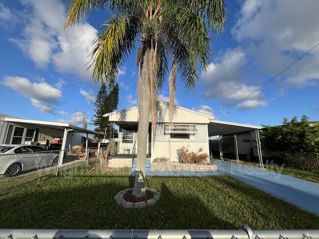 Foto del edificio - 2050 Lullaby Dr