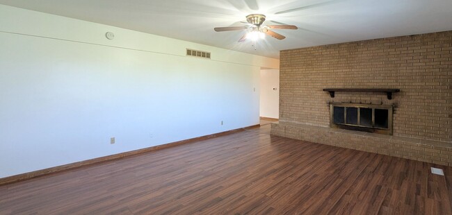 Building Photo - Spacious 3-Bedroom, 2-Bathroom Home