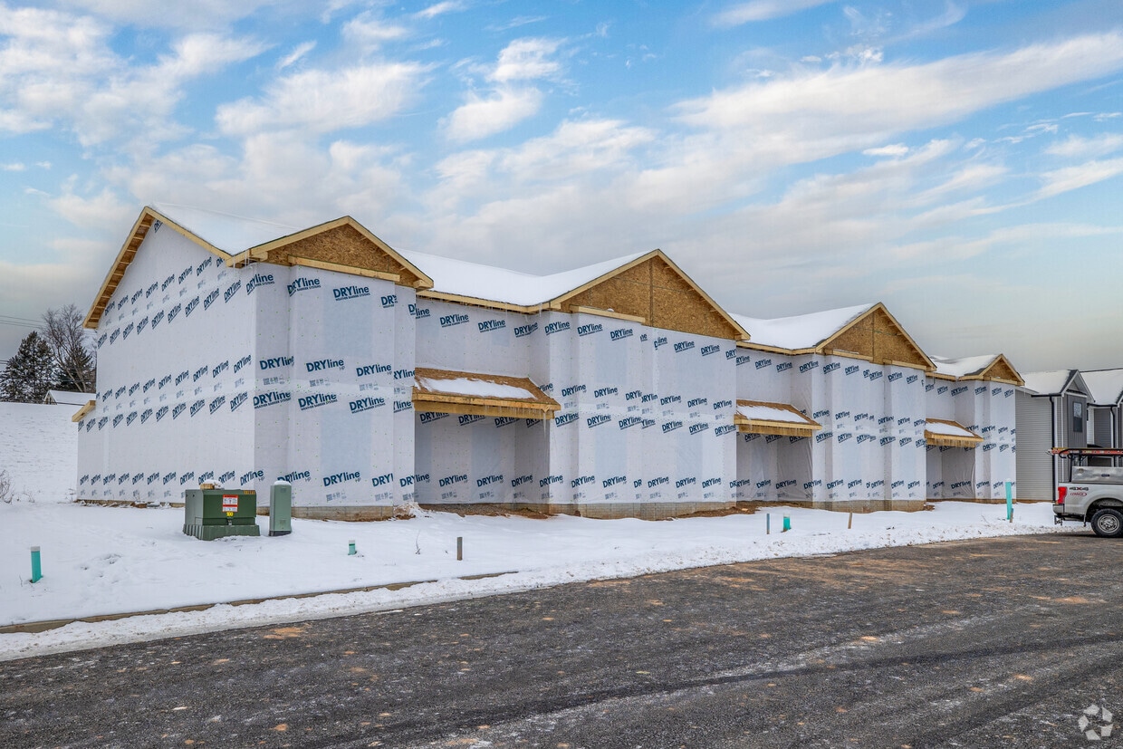 Building Photo - Pointer Court Townhomes