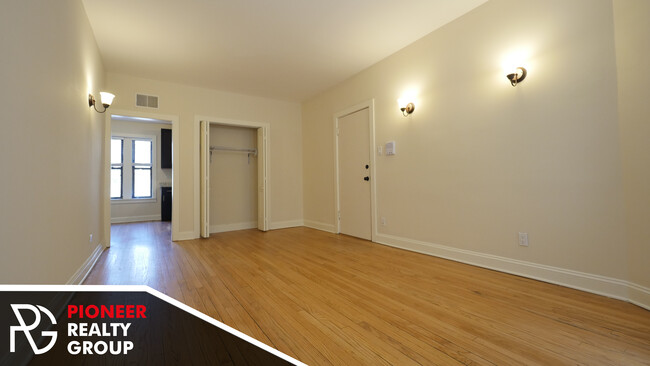 Building Photo - 4038 N Ashland Ave