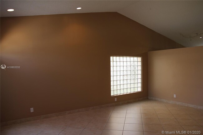 Building Photo - 1312 SW 181st Ave