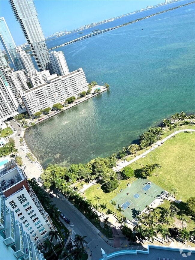 Building Photo - 1900 N Bayshore Dr
