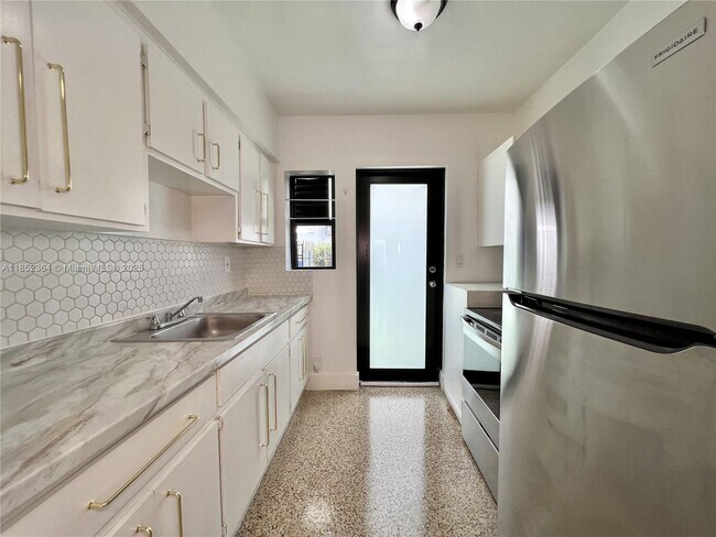 Foto del edificio - 877 80th St