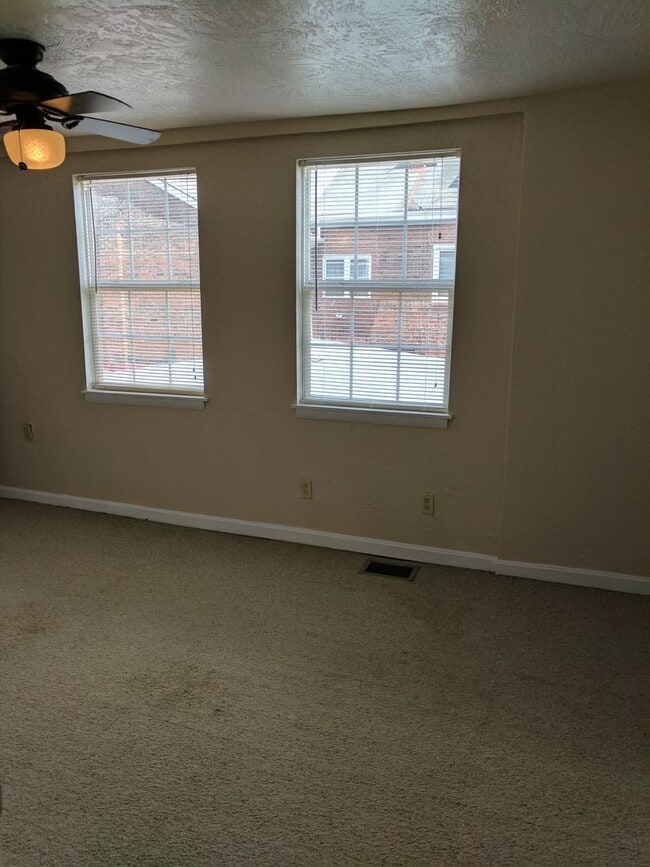 Building Photo - 25 Enon Way