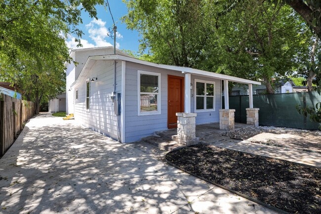 Photo - 3122 W César E Chávez Blvd Apartment