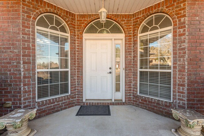 Building Photo - 654 Territory Ln
