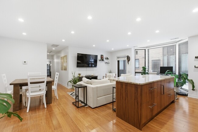 Foto del edificio - 222 S Racine Ave