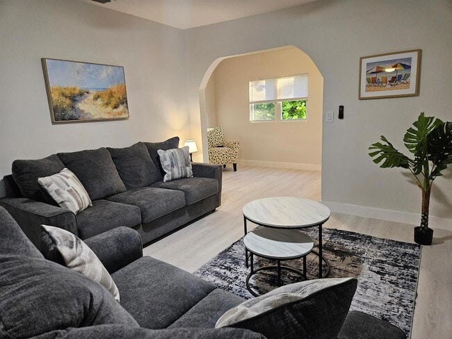 Photo - 719 Briggs St House