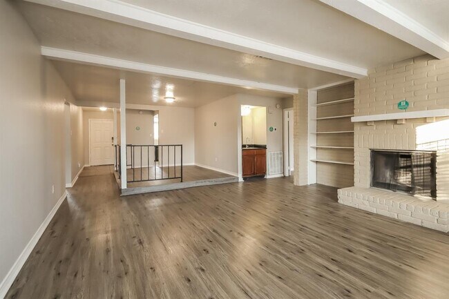 Foto del edificio - 15819 Pinwood Dr