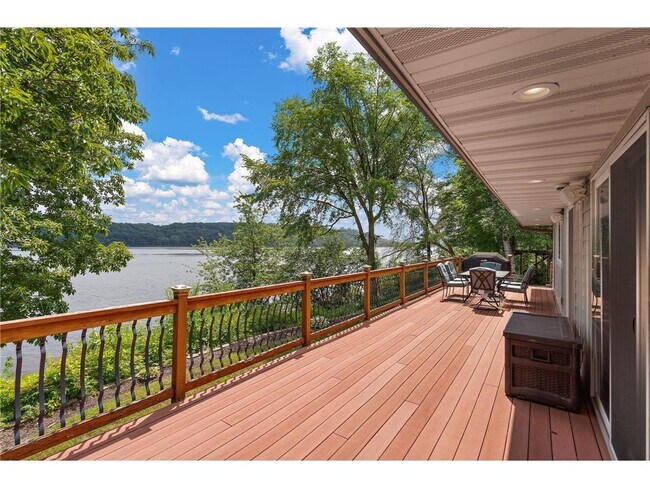 Foto del edificio - 118 Lakeside Dr