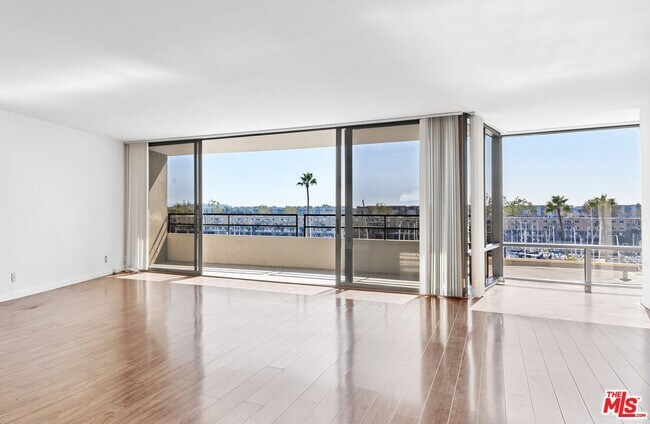 Building Photo - 4314 Marina City Dr
