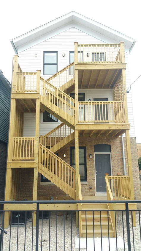 Building Photo - 1242 W Huron St