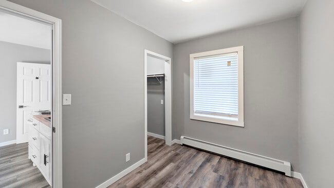 Building Photo - North Valley Apartments