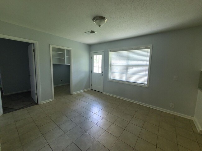 Foto del edificio - 4 Bedrooms 2.5 Baths, North Columbus