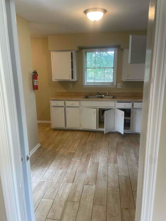 Foto del edificio - MOVE-IN SPECIAL 1/2 OFF 1ST MONTH'S RENT!!