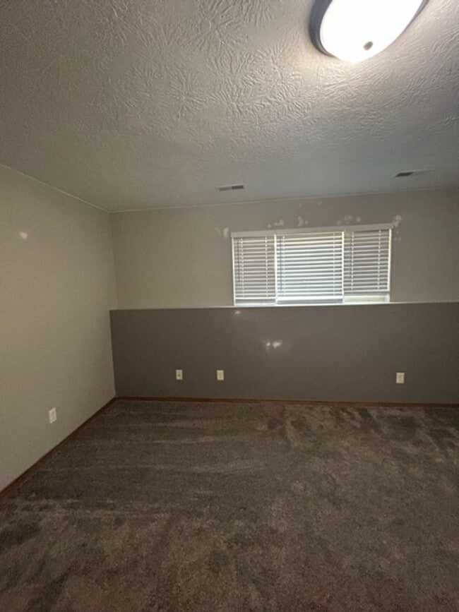 Building Photo - 5624 S Mandy Ave