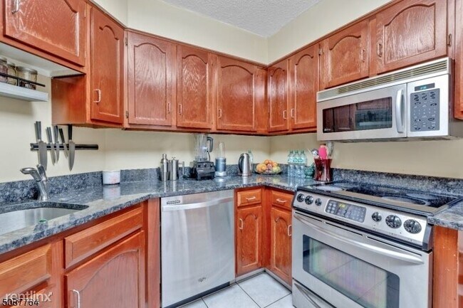 Building Photo - 1 br, 1 bath House - 416 Harmon Cove Tower