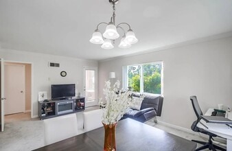 Building Photo - 7555 Charmant Dr