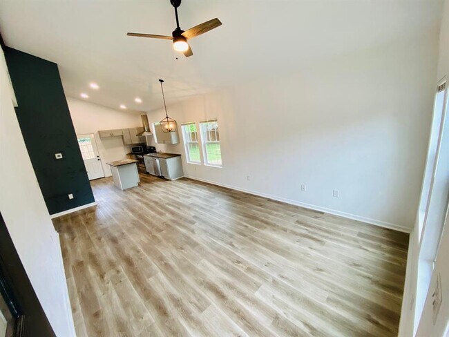 Building Photo - 11119 Slaughter Creek Dr