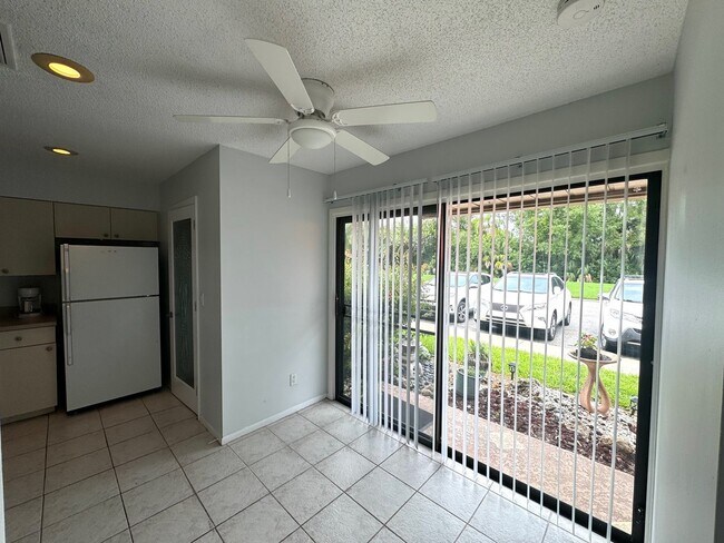 Foto del edificio - Charming 1-Bed/1-Bath Villa in South Saras...