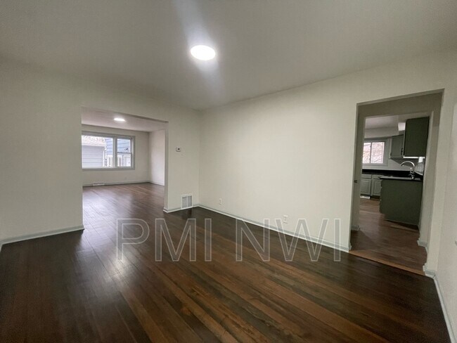 Foto del edificio - 3533 Ridge Rd