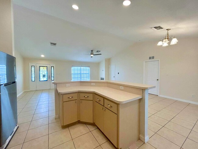Foto del edificio - 328 W Sugarland Cir