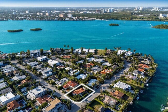 Foto del edificio - 10110 E Broadview Dr