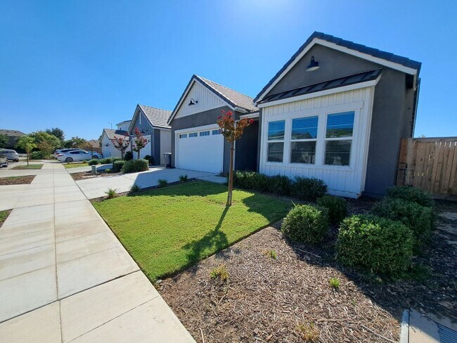 Building Photo - Charming Clovis Home in Heritage Grove – M...