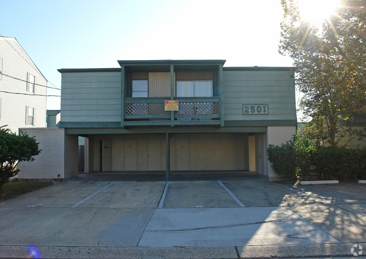 Primary Photo - 2501 Pasadena Ave