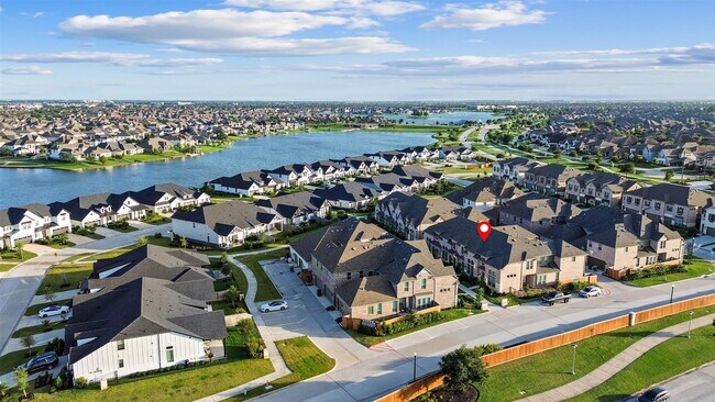 Foto del edificio - 18247 Lakepoint Rdg Ln