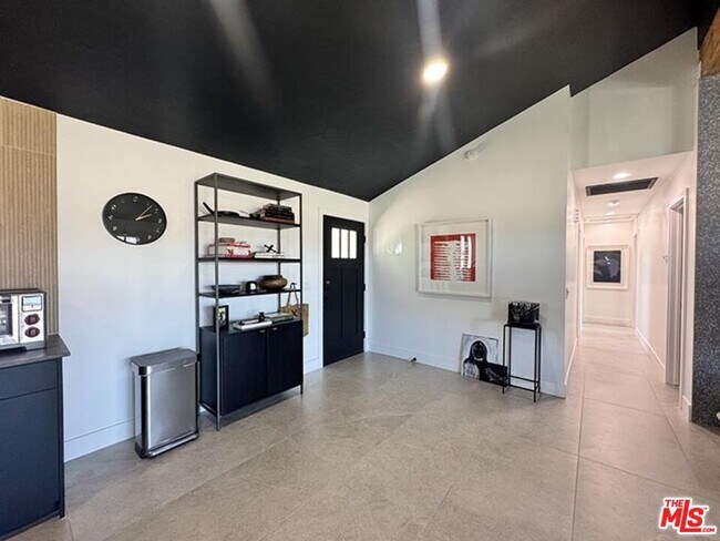 Foto del edificio - 6836 Mt Shasta Ave
