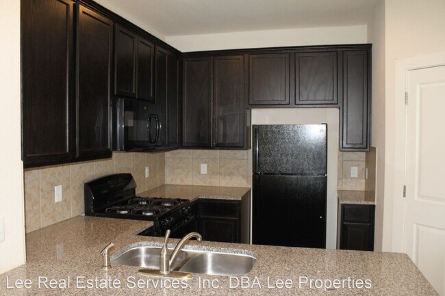 Foto del edificio - 2219 Katy Ln